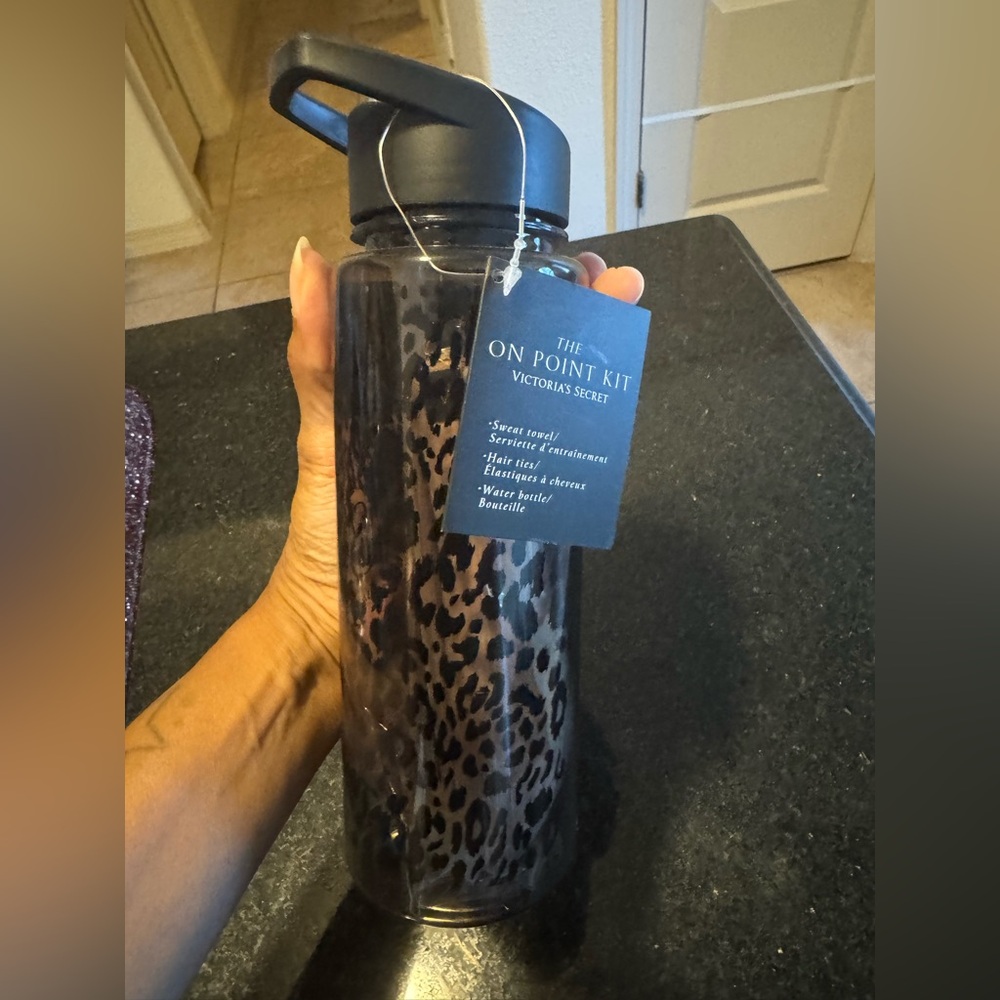 NWT VS Black Leopard Print Water Bottle/w Sweat Rag and Hair Ties. - Picture 4 of 8